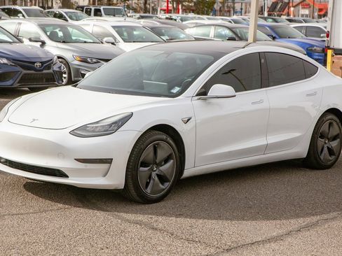 Used 2019 Tesla Model 3 Standard Range image 9