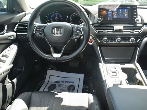 Used 2020 Honda Accord Touring image 3
