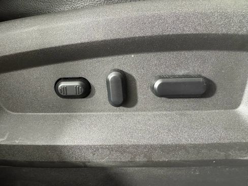 Used 2015 Lincoln MKX AWD w/ Equipment Group 102A image 39