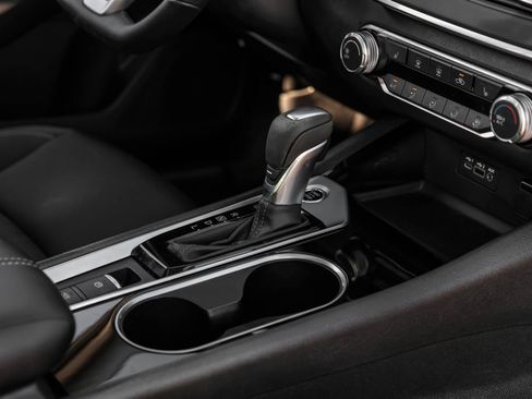 Used 2021 Nissan Altima 2.5 SV w/ SV Premium Package image 23