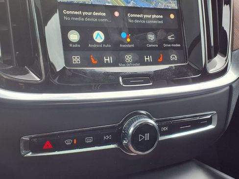 Used 2025 Volvo V60 B5 Cross Country Plus image 14