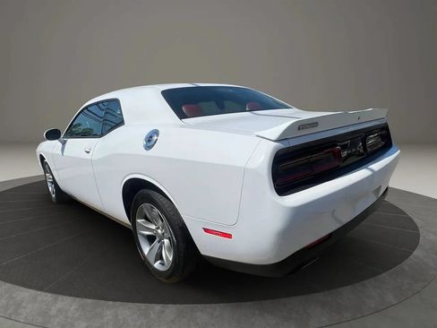 Used 2018 Dodge Challenger SXT RWD image 7