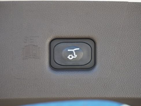 Used 2022 Lincoln Nautilus Reserve image 10