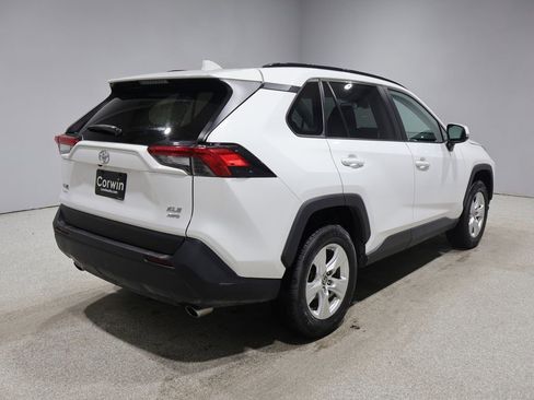 Used 2021 Toyota RAV4 XLE AWD/4WD image 2