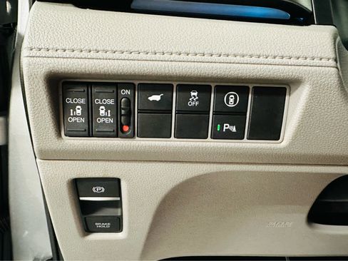 Used 2023 Honda Odyssey Touring image 13