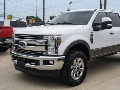 Used 2019 Ford F250 Lariat w/ Chrome Package AWD/4WD image 9