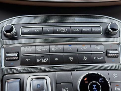 Used 2022 Hyundai Santa Fe Limited AWD/4WD image 34