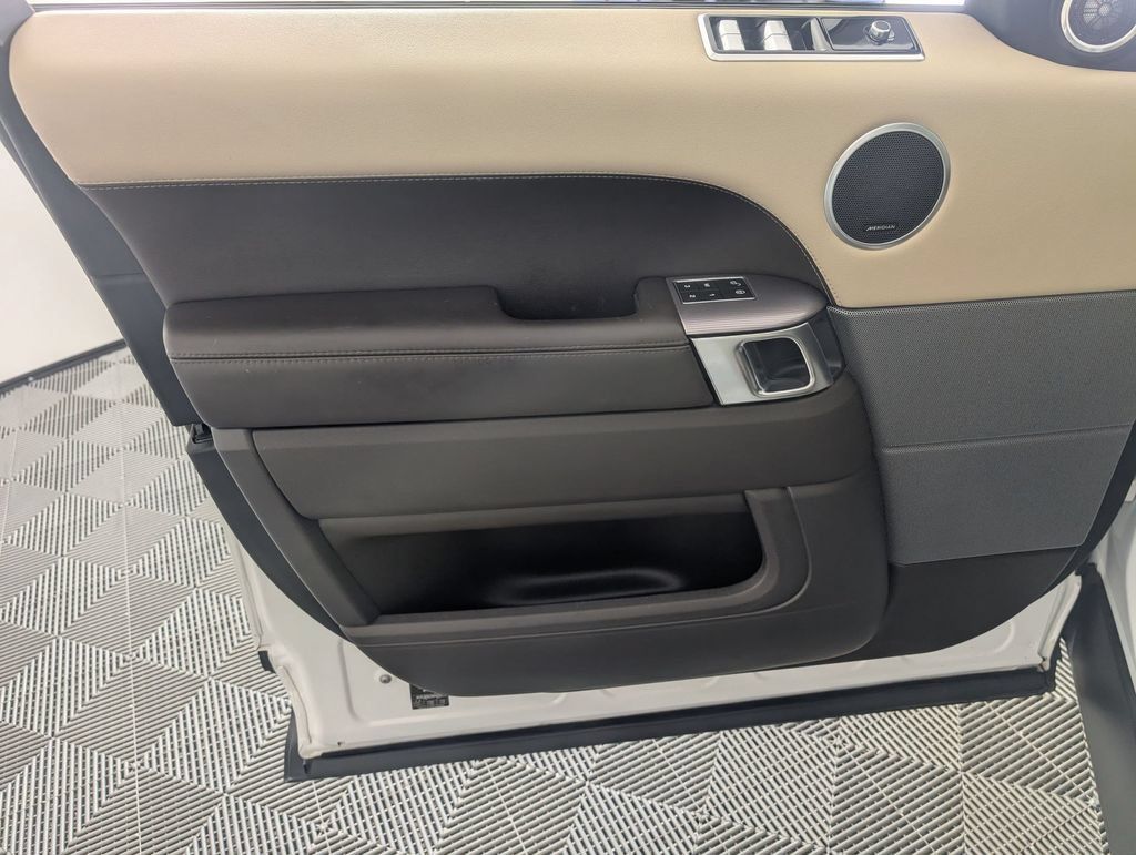 Used 2018 Land Rover Range Rover Sport HSE AWD/4WD image 9