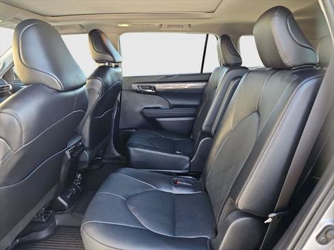 Certified 2025 Toyota Highlander Platinum AWD/4WD image 20