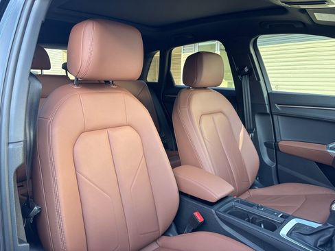 Used 2025 Audi Q3 2.0T Premium w/ Convenience Package image 16