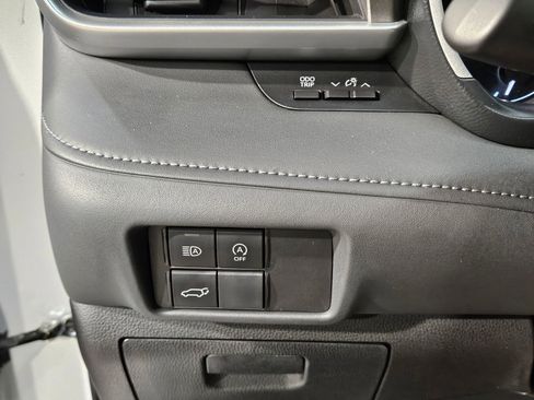 Certified 2025 Toyota Highlander XLE image 26