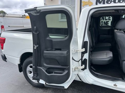 Used 2019 Nissan Titan S image 23