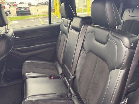 Used 2024 Jeep Grand Cherokee L Laredo image 34