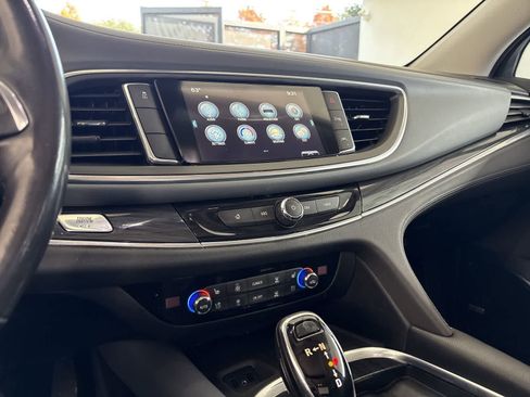 Used 2018 Buick Enclave Premium image 15