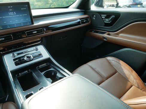 Used 2023 Lincoln Aviator Reserve w/ Jet Package AWD/4WD image 11