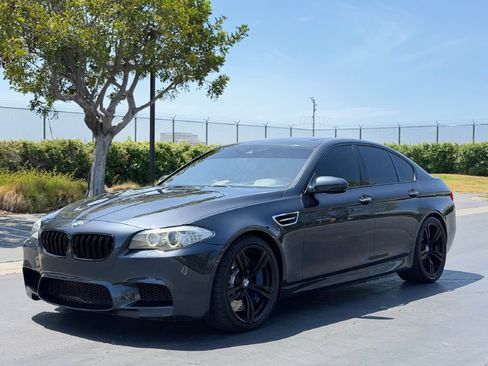 Used 2013 BMW M5 RWD image 1