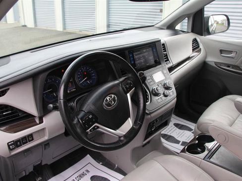 Used 2015 Toyota Sienna XLE Premium AWD/4WD image 19