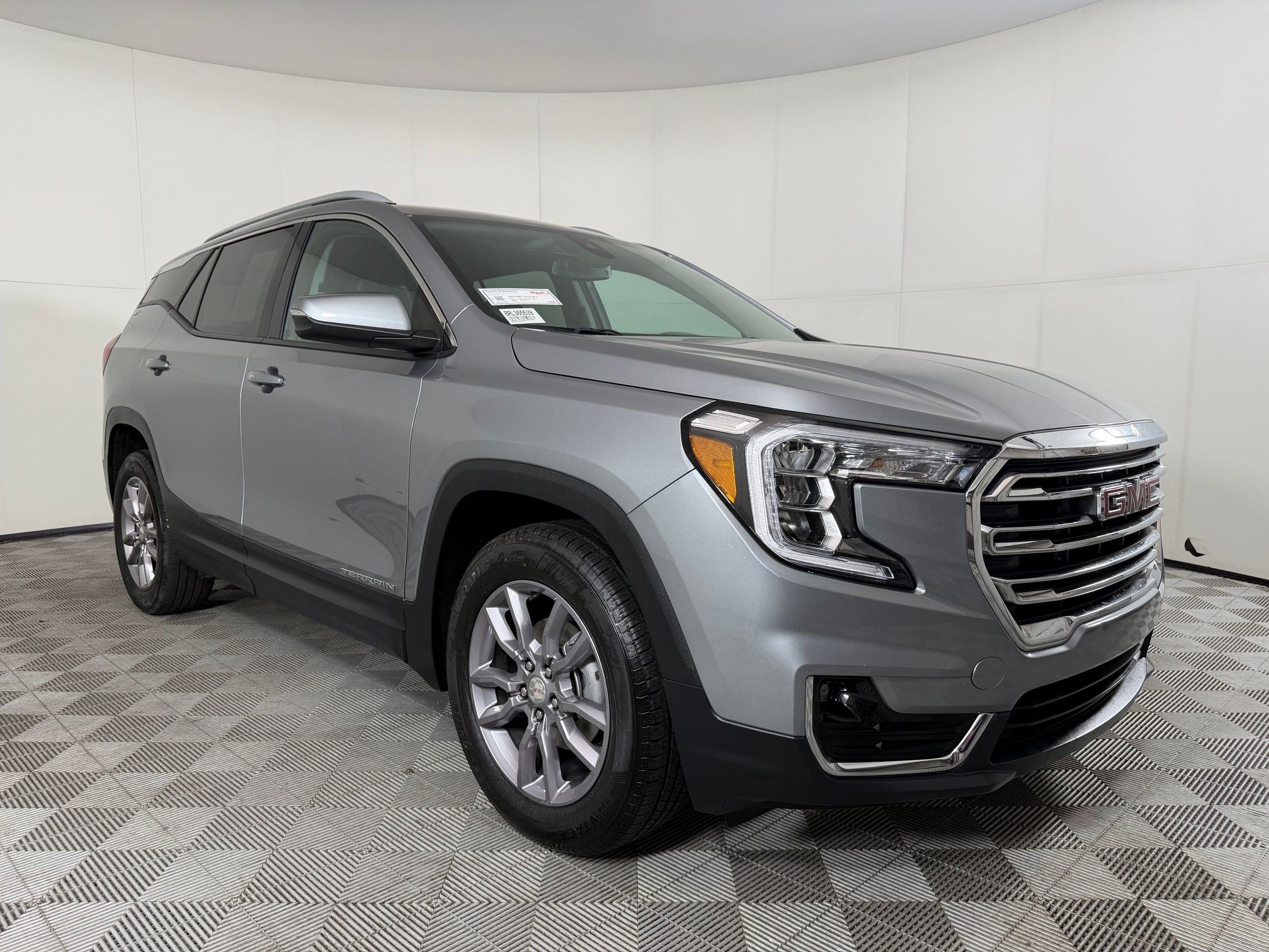 Used 2024 GMC Terrain SLT AWD/4WD image 7