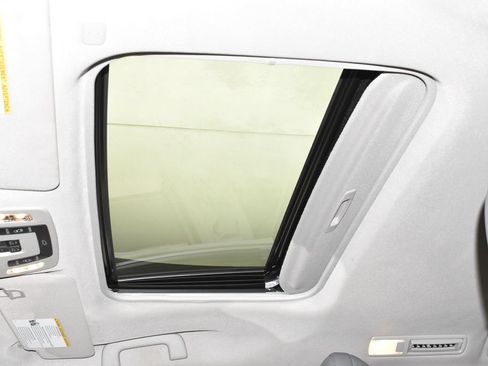 Used 2024 Toyota Sienna XLE FWD image 16