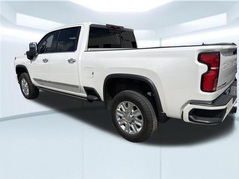 Used 2025 Chevrolet Silverado 2500 High Country w/ High Country Premium Package AWD/4WD image 10