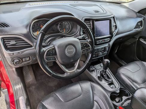 Used 2019 Jeep Cherokee Limited w/ Technology Group AWD/4WD image 10