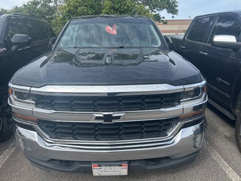 Used 2018 Chevrolet Silverado 1500 LT w/ All Star Edition image 2
