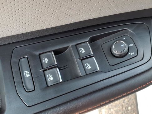 Certified 2025 Volkswagen Atlas Peak Edition SE AWD/4WD image 20
