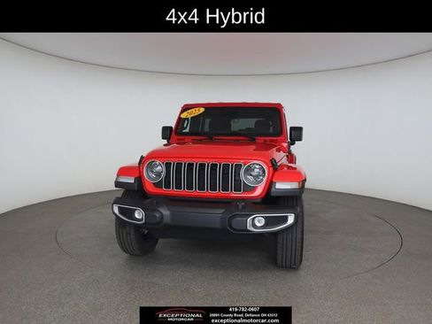 Used 2025 Jeep Wrangler Unlimited Sahara AWD/4WD image 32