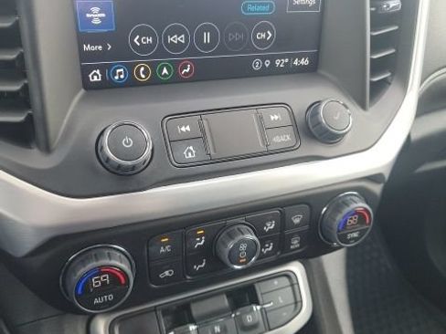 Used 2023 GMC Acadia SLT w/ Technology Package AWD/4WD image 15
