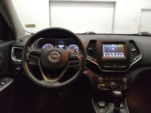 Used 2019 Jeep Cherokee Latitude Plus w/ Cold Weather Group AWD/4WD image 22