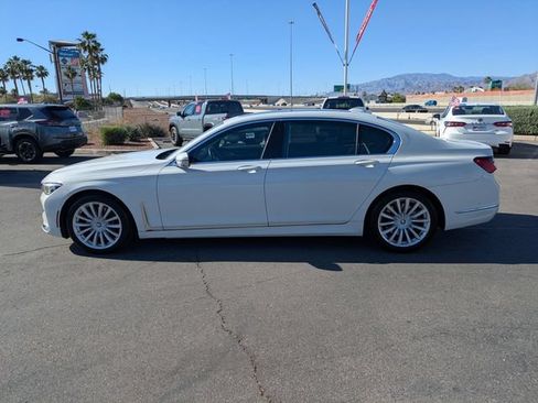 Used 2022 BMW 740i w/ Premium Package RWD image 15