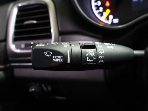 Used 2019 Jeep Grand Cherokee Limited image 38