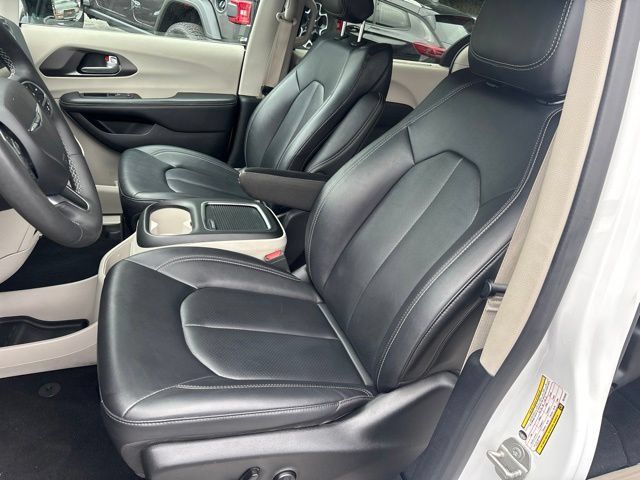 Used 2024 Chrysler Pacifica Touring-L FWD image 13