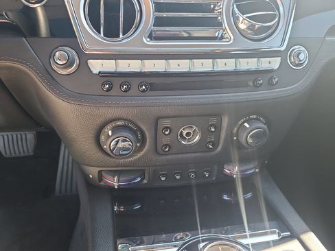 Used 2015 Rolls-Royce Ghost image 19