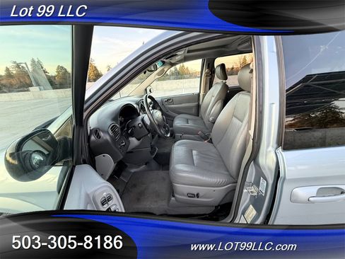Used 2005 Chrysler Town & Country Touring w/ Luxury Group image 33
