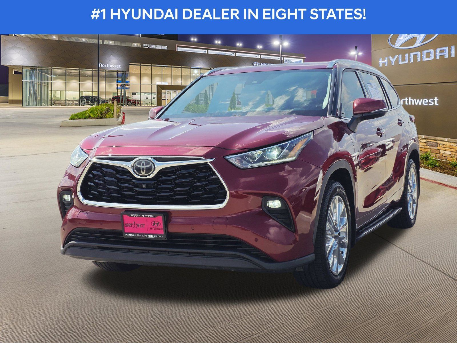 Used 2021 Toyota Highlander Limited FWD image 2