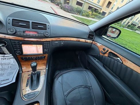 Used 2009 Mercedes-Benz E 550 Sedan image 66