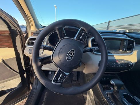 Certified 2020 Kia Sorento LX image 11