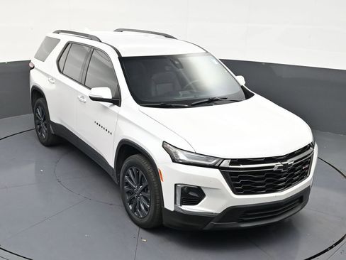 Used 2023 Chevrolet Traverse RS FWD image 19