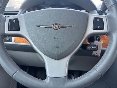 Used 2009 Chrysler Town & Country Limited w/ Entertainment Group #3 image 16