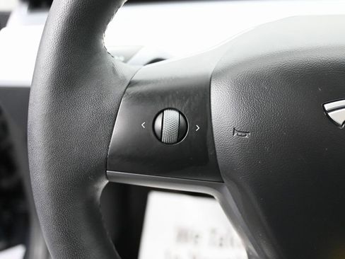 Used 2023 Tesla Model 3 Standard Range image 18