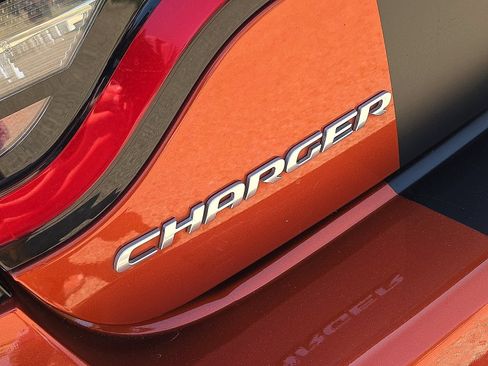 Used 2021 Dodge Charger SXT w/ Leather Interior Group RWD image 11