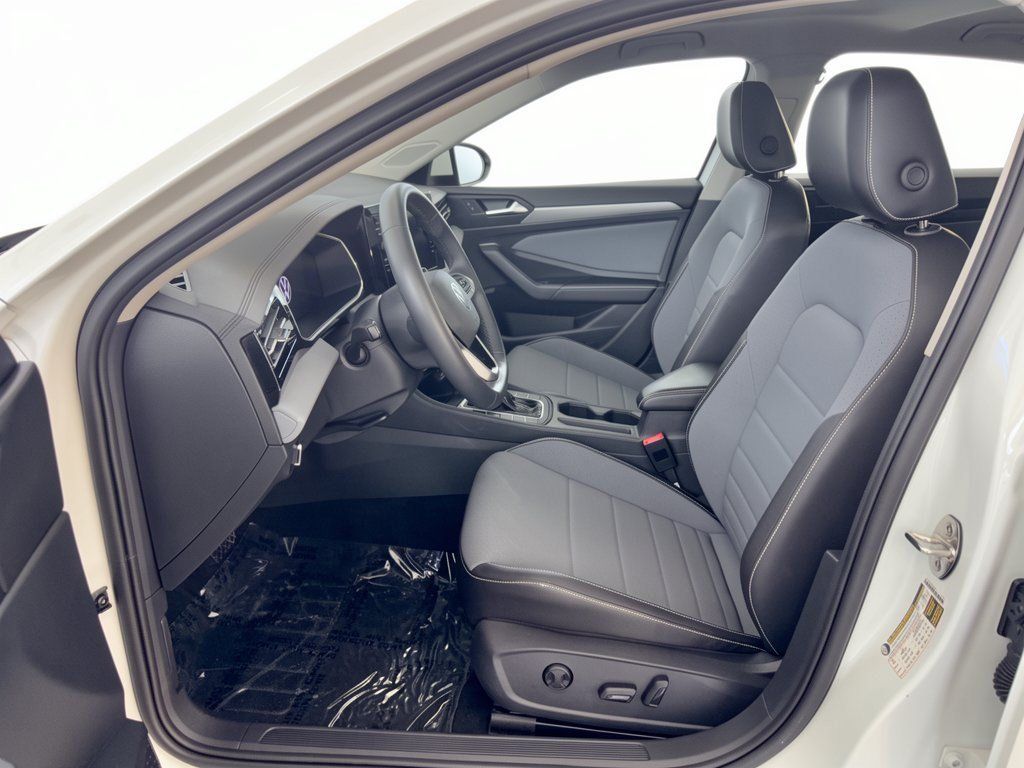 Certified 2026 Volkswagen Jetta SE FWD image 5