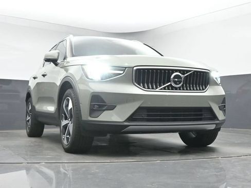 Used 2023 Volvo XC40 B5 Plus w/ Protection Package Premier AWD/4WD image 11