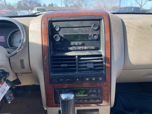 Used 2006 Ford Explorer Eddie Bauer image 36