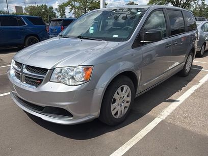 Used 2019 Dodge Grand Caravan SE w/ UConnect Hands-Free Group