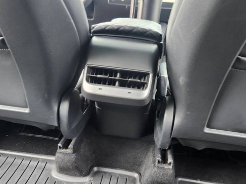 Used 2022 Tesla Model Y Long Range AWD/4WD image 23