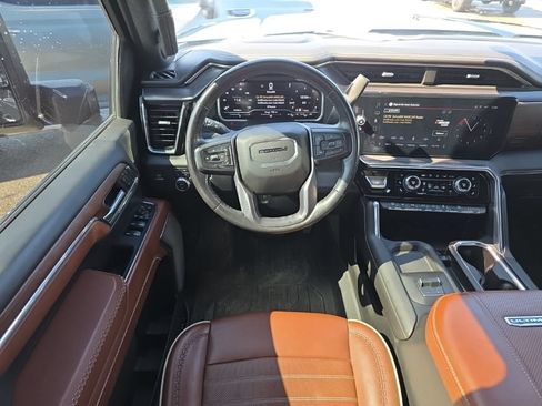 Used 2024 GMC Sierra 3500 Denali Ultimate AWD/4WD image 15