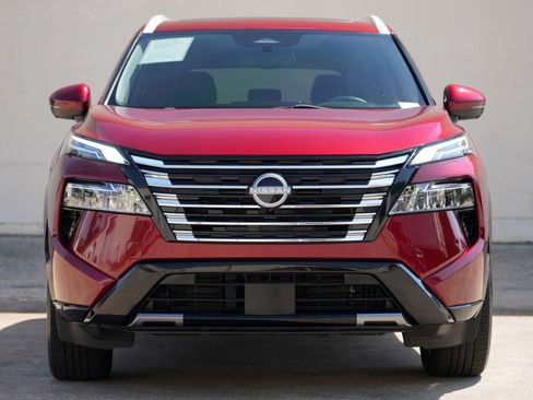 Used 2024 Nissan Rogue Platinum FWD image 6
