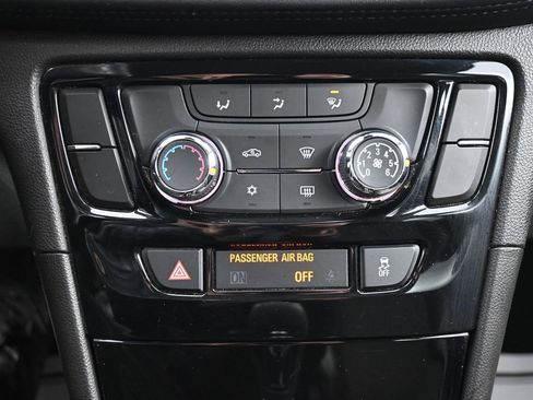 Used 2020 Buick Encore Preferred image 17